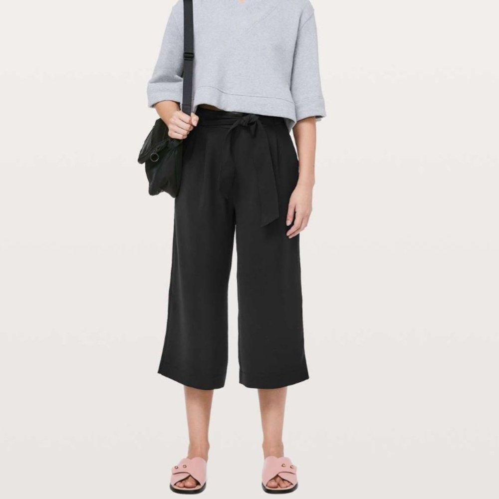 Lululemon Noir crop pants
